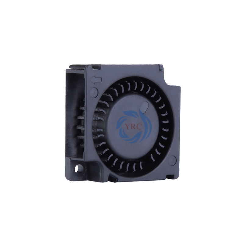 在選擇散熱風(fēng)扇調(diào)速方式時(shí)，如何平衡設(shè)備性能與噪音控制